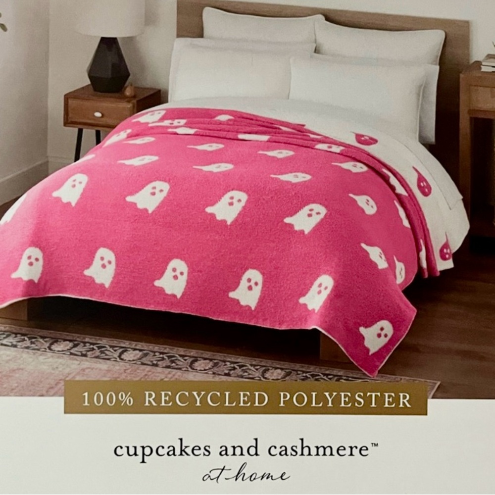 NWT Cupcakes and Cashmere Pink Ghost Blanket Full/Queen Viral Home Goods New